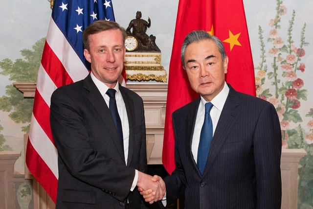 Глава МИД Китая назвал главный вызов в отношениях с США